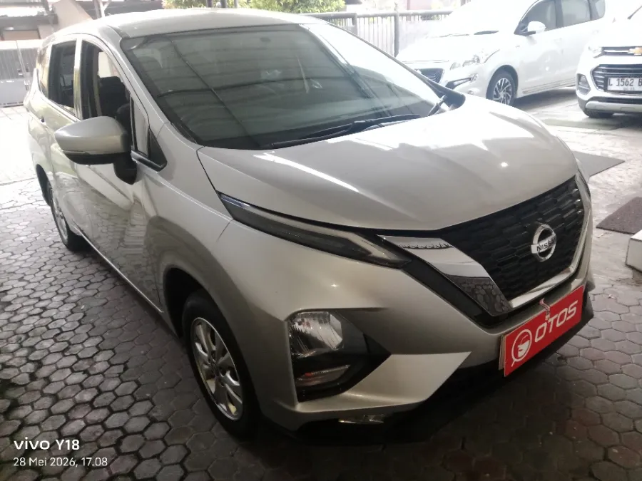 Foto Mobil Bekas Kanan Depan Nissan Livina 1.5 EL tahun 2019