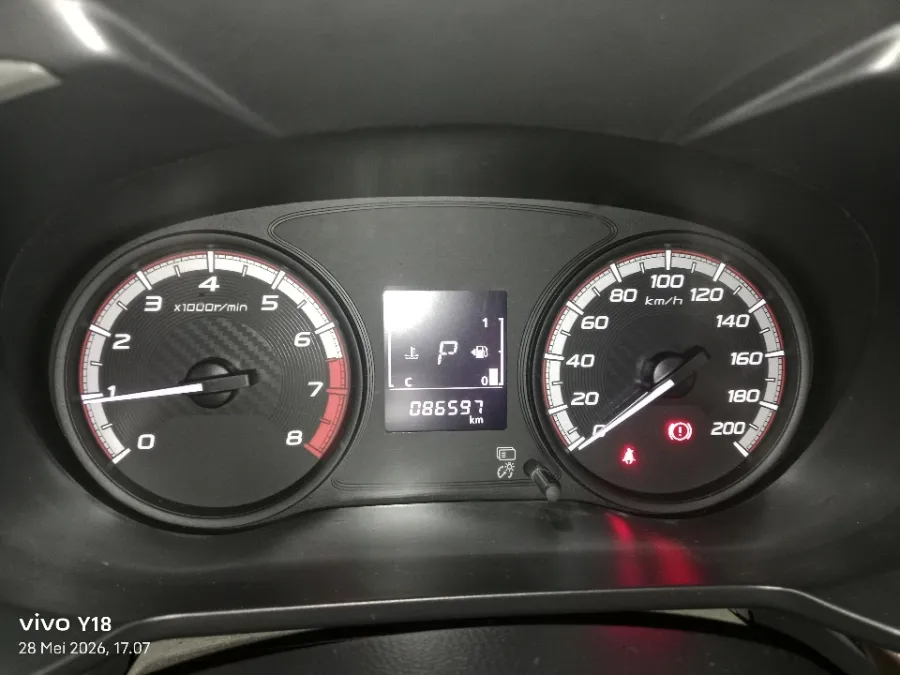 Foto Mobil Bekas Odometer Nissan Livina 1.5 EL tahun 2019