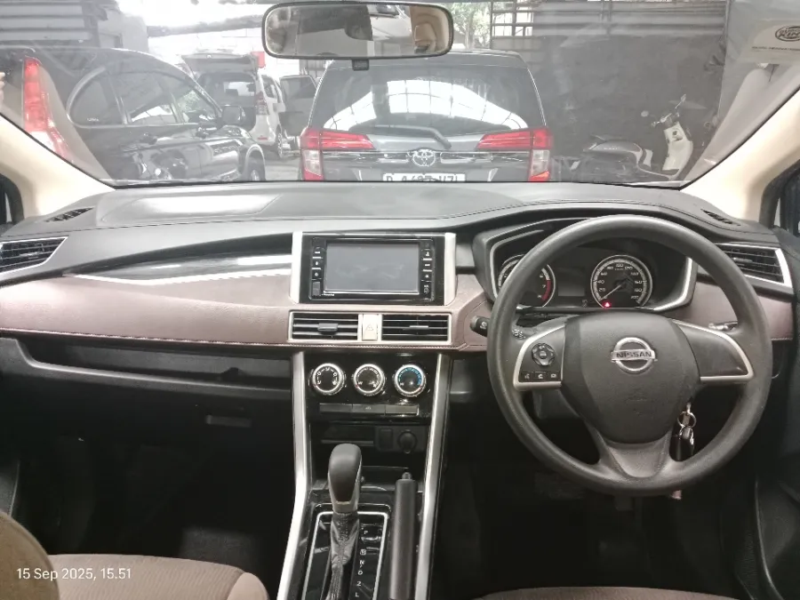 Foto Mobil Bekas Dashboard Nissan Livina 1.5 VE tahun 2019