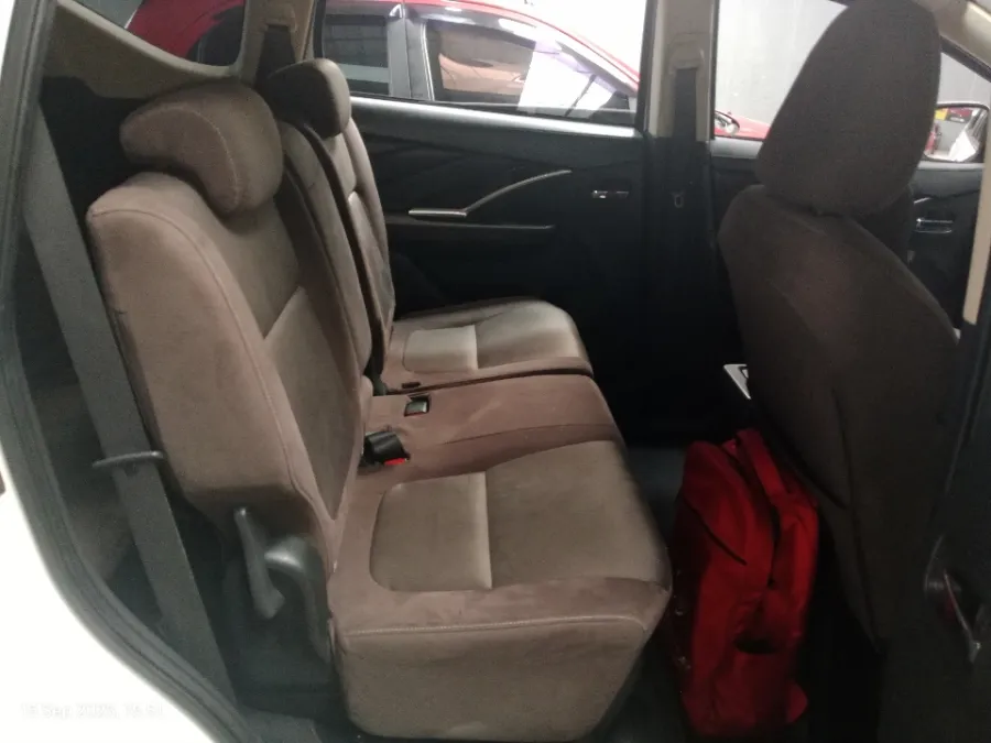 Foto Mobil Bekas Kabin Belakang Nissan Livina 1.5 VE tahun 2019
