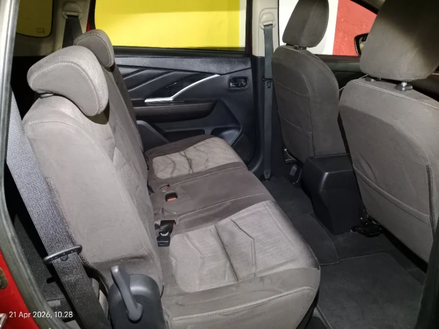 Foto Mobil Bekas Kabin Belakang Nissan Livina 1.5 VE tahun 2019