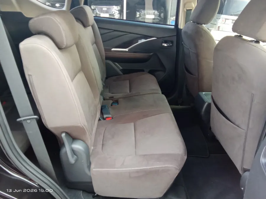 Foto Mobil Bekas Kabin Belakang Nissan Livina 1.5 VE tahun 2019