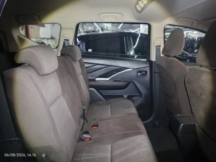 Foto Mobil Bekas Kabin Belakang Nissan Livina 1.5 VE tahun 2019