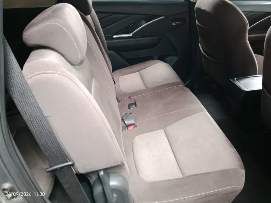 Foto Mobil Bekas Kabin Belakang Nissan Livina 1.5 VE tahun 2019