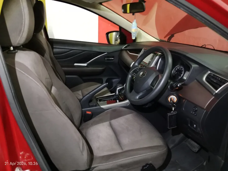 Foto Mobil Bekas Kabin Depan Nissan Livina 1.5 VE tahun 2019