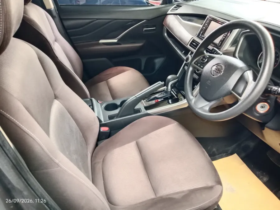 Foto Mobil Bekas Kabin Depan Nissan Livina 1.5 VE tahun 2019