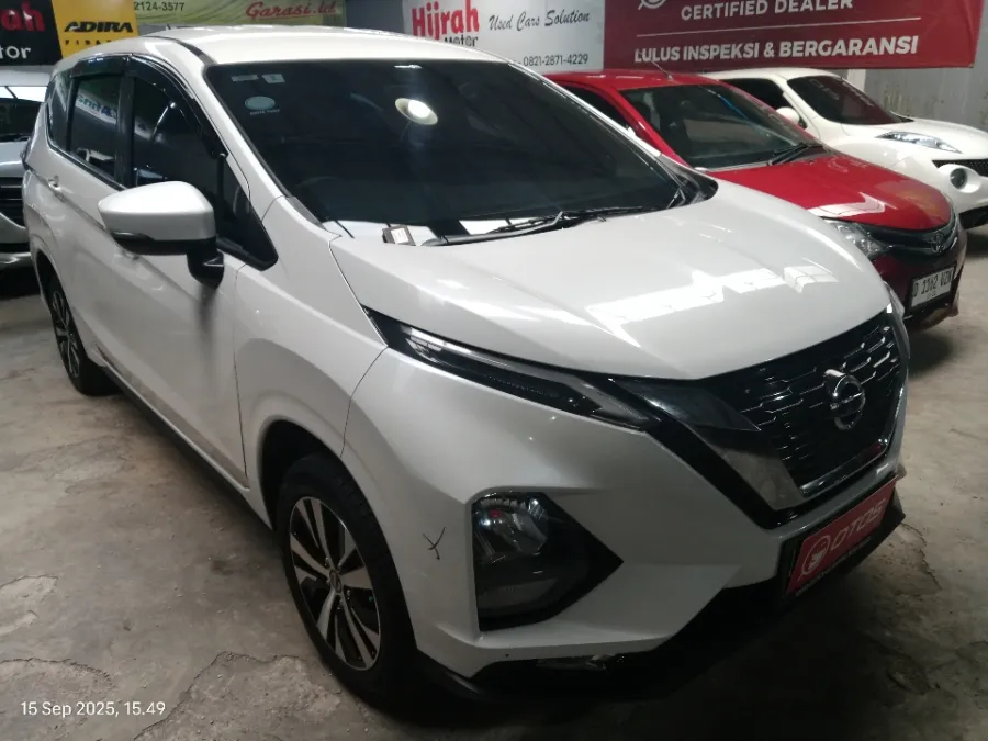 Foto Mobil Bekas Kanan Depan Nissan Livina 1.5 VE tahun 2019