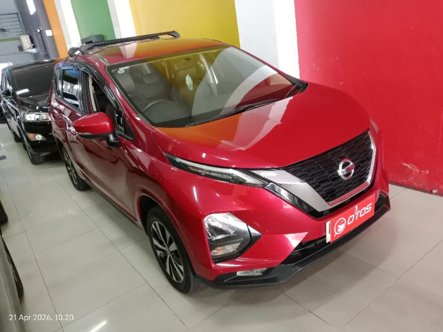 Foto Mobil Bekas Kanan Depan Nissan Livina 1.5 VE tahun 2019