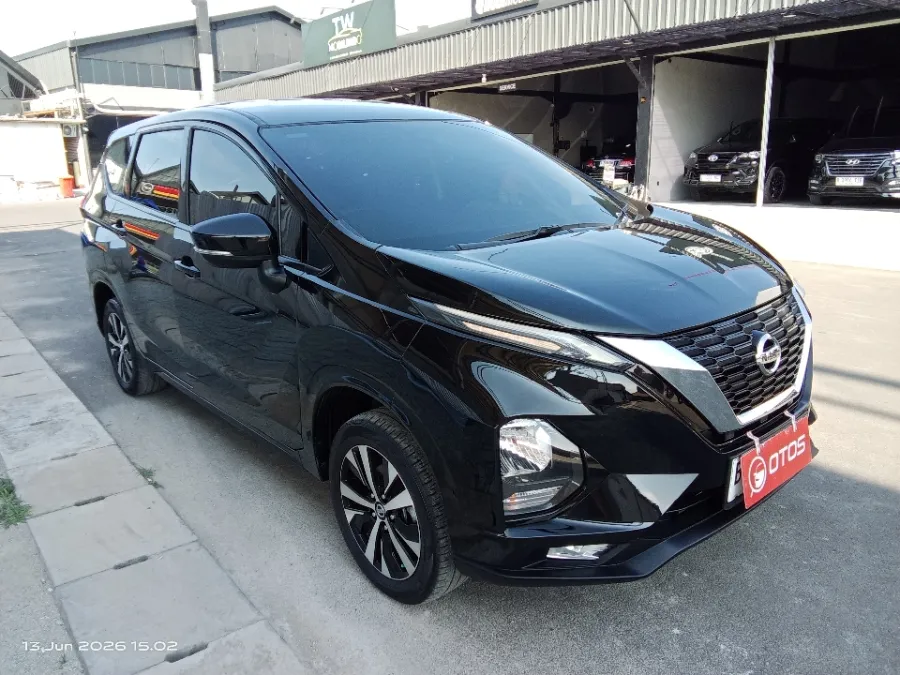 Foto Mobil Bekas Kanan Depan Nissan Livina 1.5 VE tahun 2019