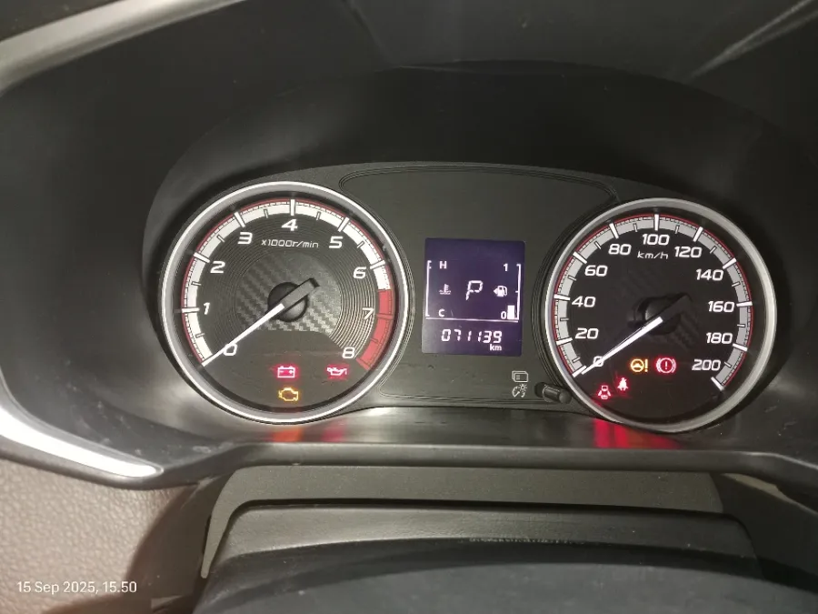 Foto Mobil Bekas Odometer Nissan Livina 1.5 VE tahun 2019