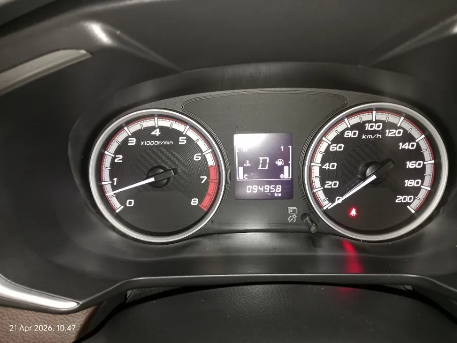 Foto Mobil Bekas Odometer Nissan Livina 1.5 VE tahun 2019