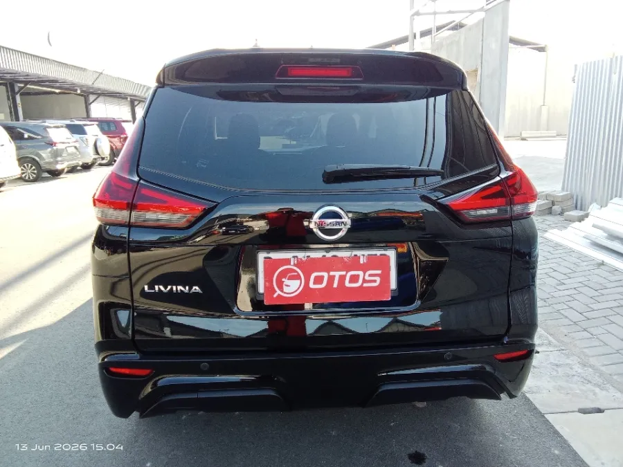 Foto Mobil Bekas Tampak Belakang Nissan Livina 1.5 VE tahun 2019