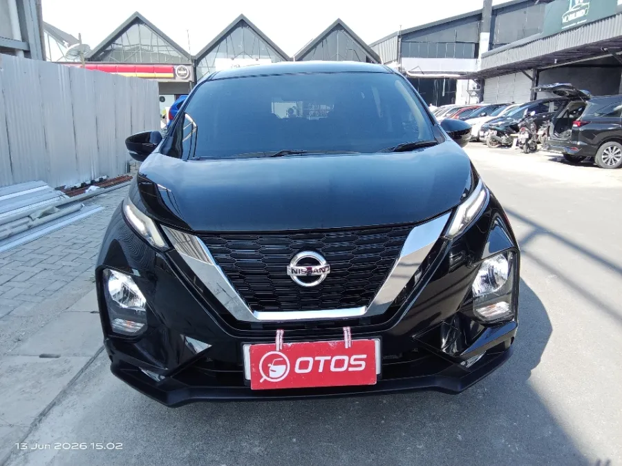 Foto Mobil Bekas Tampak Depan Nissan Livina 1.5 VE tahun 2019