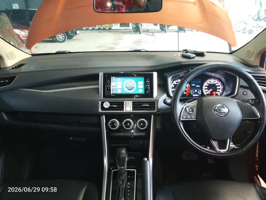 Foto Mobil Bekas Dashboard Nissan Livina 1.5 VL tahun 2019