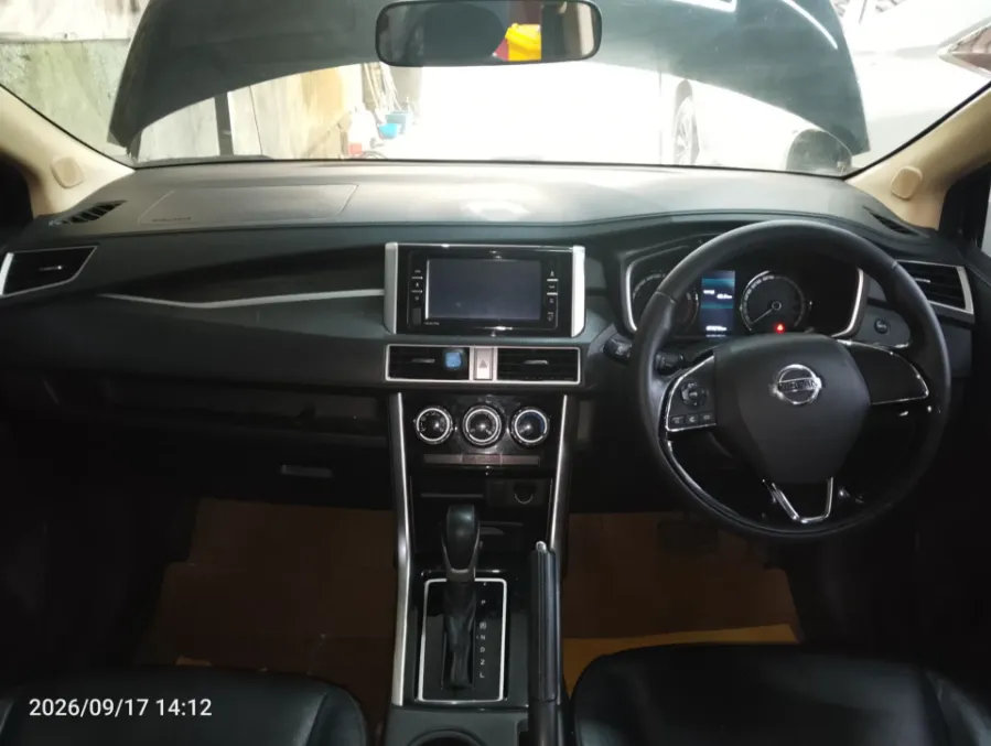 Foto Mobil Bekas Dashboard Nissan Livina 1.5 VL tahun 2019