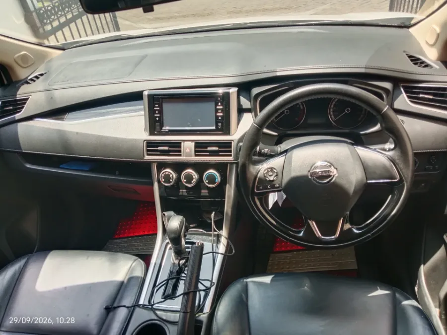 Foto Mobil Bekas Dashboard Nissan Livina 1.5 VL tahun 2019