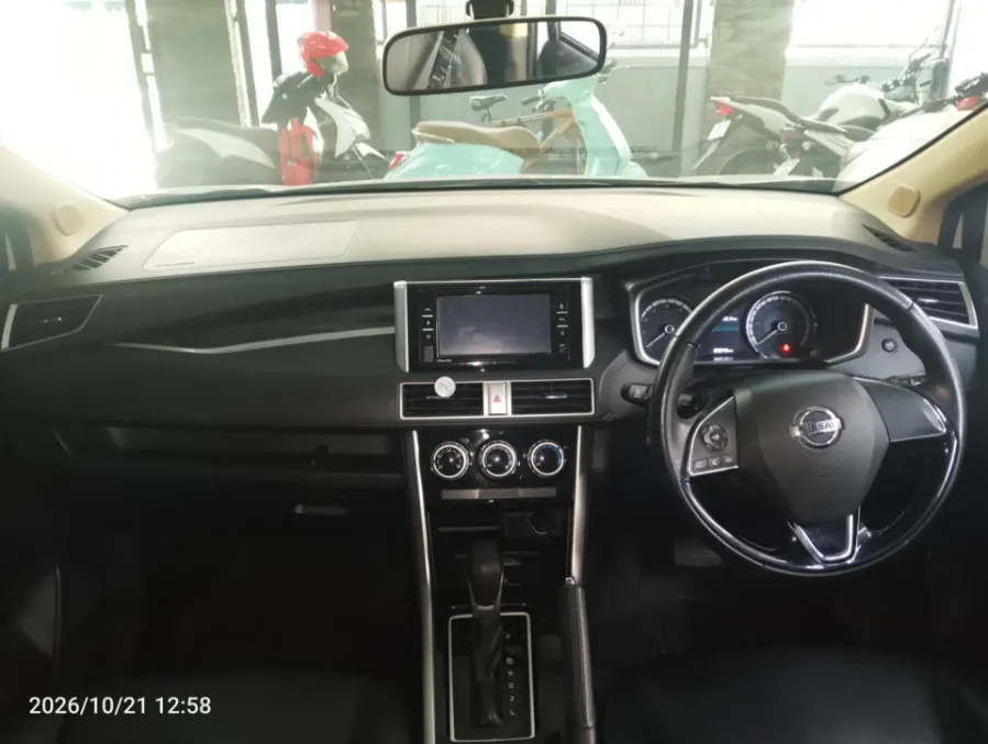 Foto Mobil Bekas Dashboard Nissan Livina 1.5 VL tahun 2019