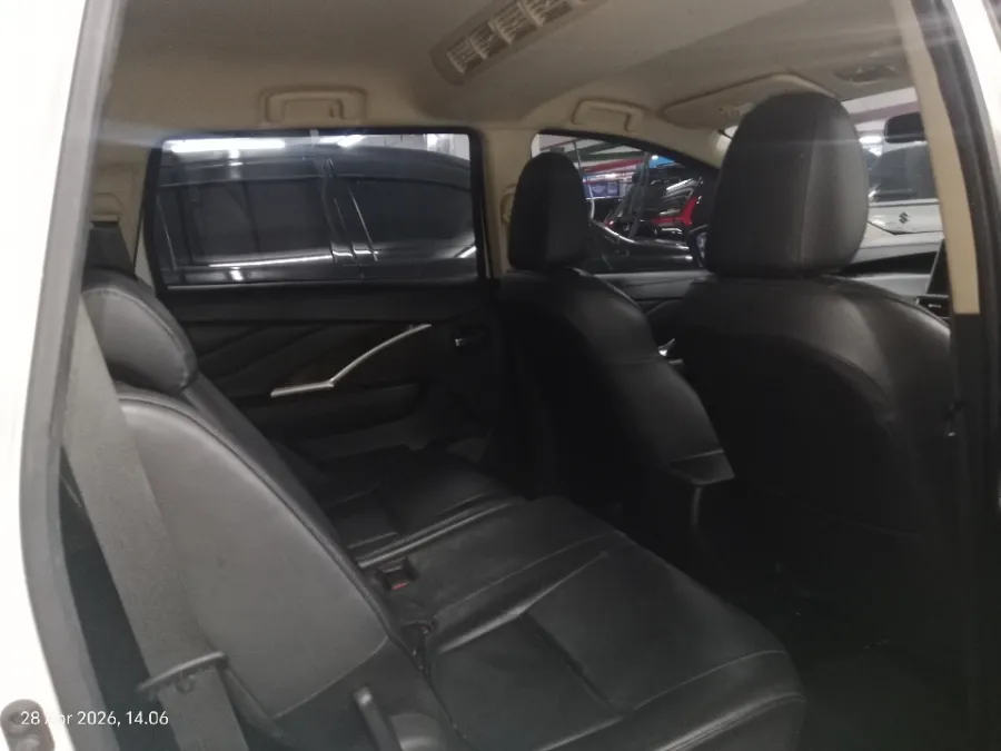 Foto Mobil Bekas Kabin Belakang Nissan Livina 1.5 VL tahun 2019