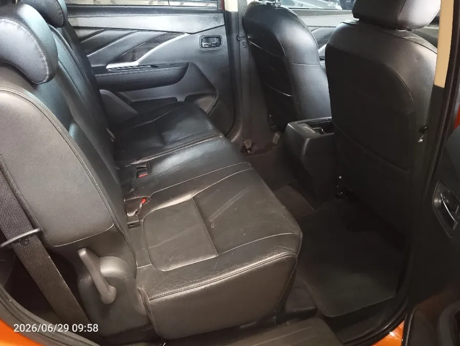 Foto Mobil Bekas Kabin Belakang Nissan Livina 1.5 VL tahun 2019