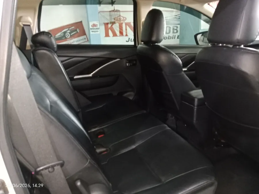 Foto Mobil Bekas Kabin Belakang Nissan Livina 1.5 VL tahun 2019