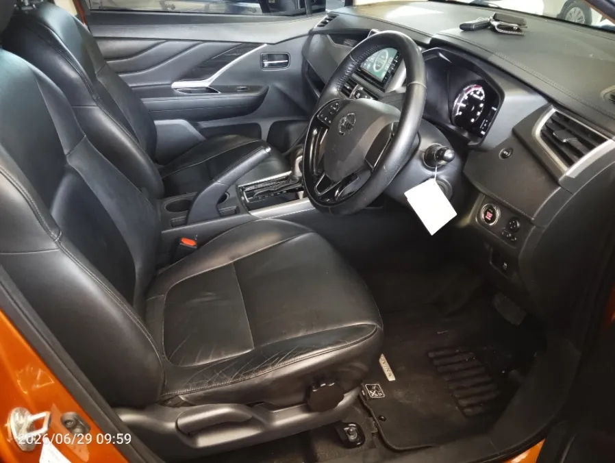 Foto Mobil Bekas Kabin Depan Nissan Livina 1.5 VL tahun 2019