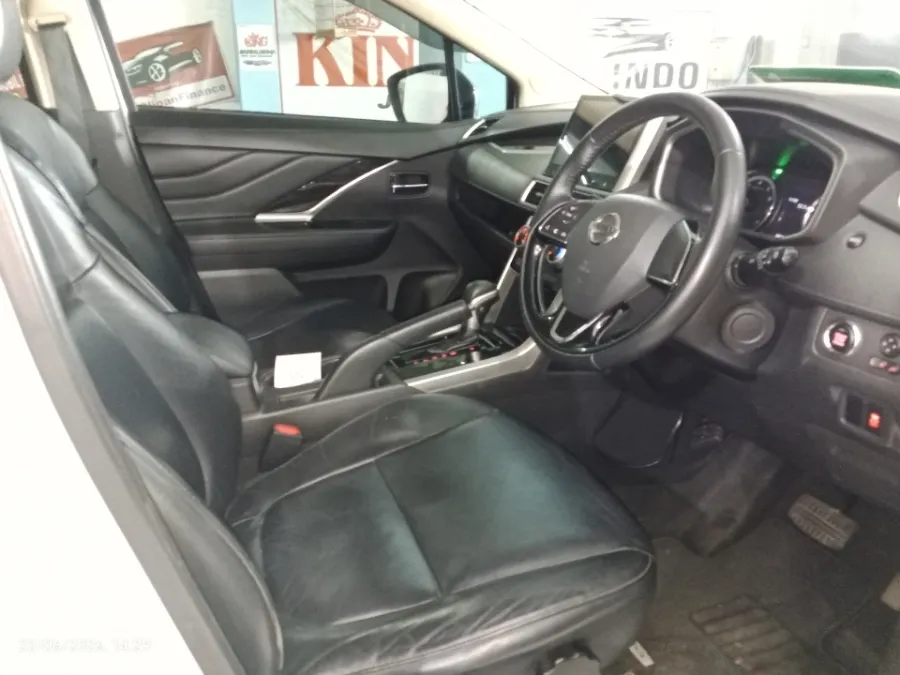 Foto Mobil Bekas Kabin Depan Nissan Livina 1.5 VL tahun 2019