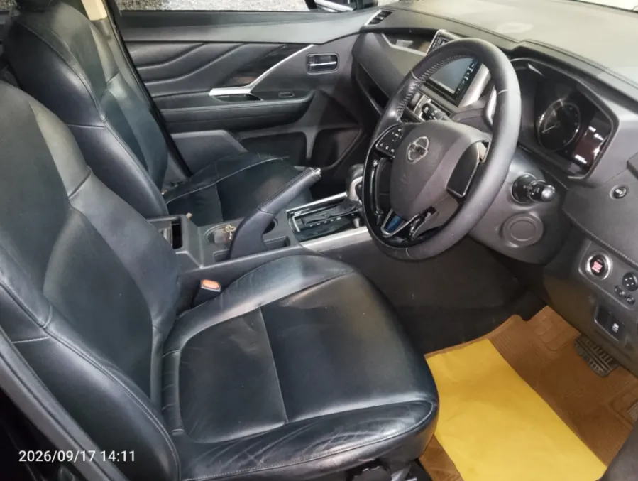 Foto Mobil Bekas Kabin Depan Nissan Livina 1.5 VL tahun 2019