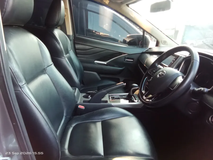 Foto Mobil Bekas Kabin Depan Nissan Livina 1.5 VL tahun 2019