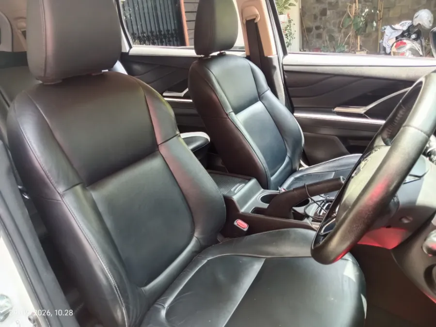 Foto Mobil Bekas Kabin Depan Nissan Livina 1.5 VL tahun 2019