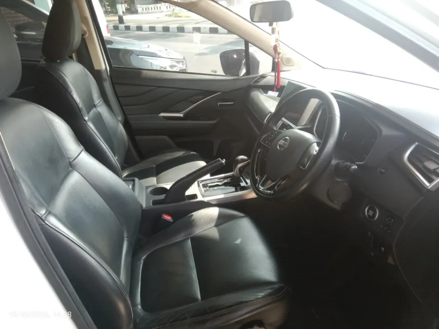 Foto Mobil Bekas Kabin Depan Nissan Livina 1.5 VL tahun 2019
