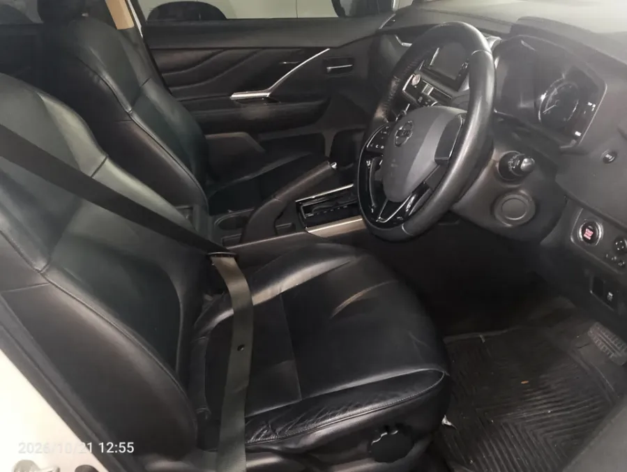 Foto Mobil Bekas Kabin Depan Nissan Livina 1.5 VL tahun 2019