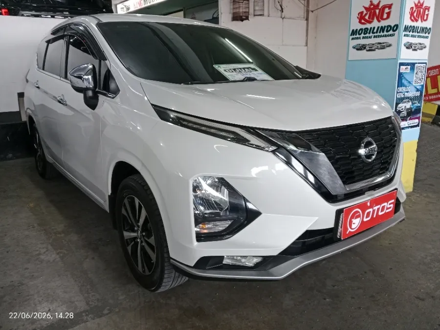 Foto Mobil Bekas Kanan Depan Nissan Livina 1.5 VL tahun 2019