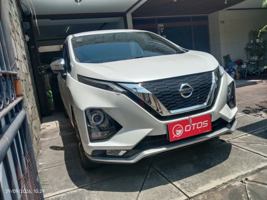 Foto Mobil Bekas Kanan Depan Nissan Livina 1.5 VL tahun 2019