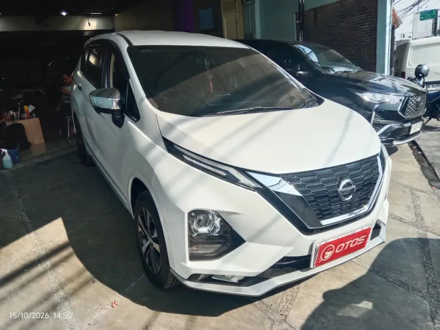 Foto Mobil Bekas Kanan Depan Nissan Livina 1.5 VL tahun 2019