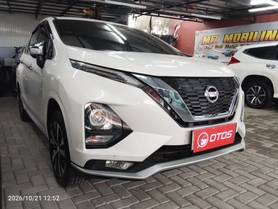 Foto Mobil Bekas Kanan Depan Nissan Livina 1.5 VL tahun 2019