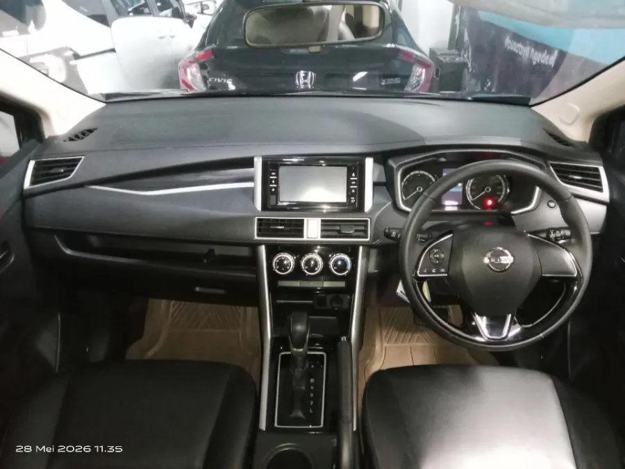 Foto Mobil Bekas Dashboard Nissan Livina 1.5 VL tahun 2020