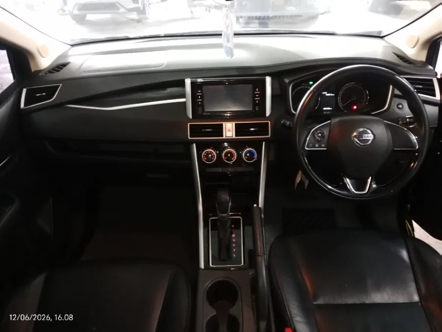 Foto Mobil Bekas Dashboard Nissan Livina 1.5 VL tahun 2020