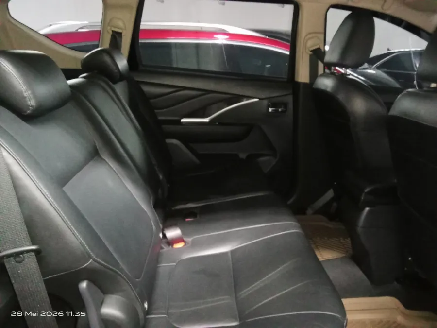 Foto Mobil Bekas Kabin Belakang Nissan Livina 1.5 VL tahun 2020