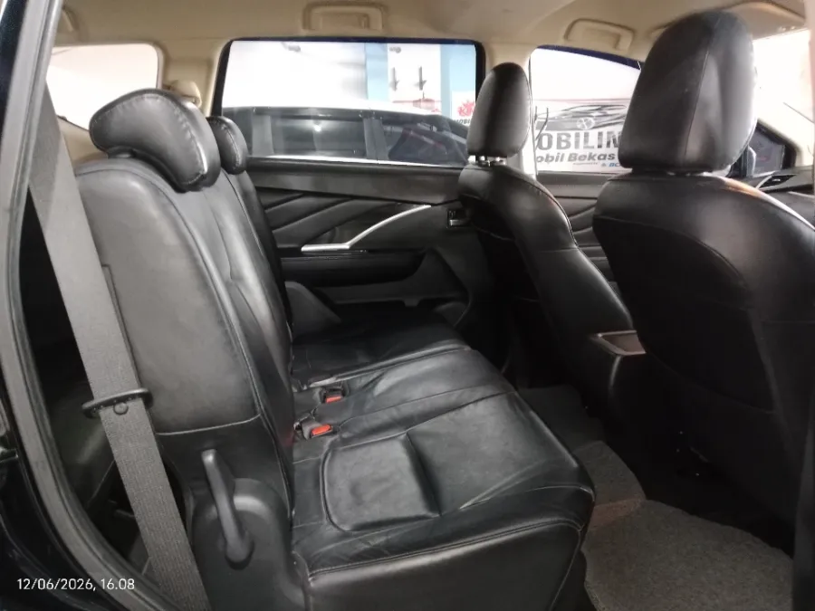 Foto Mobil Bekas Kabin Belakang Nissan Livina 1.5 VL tahun 2020