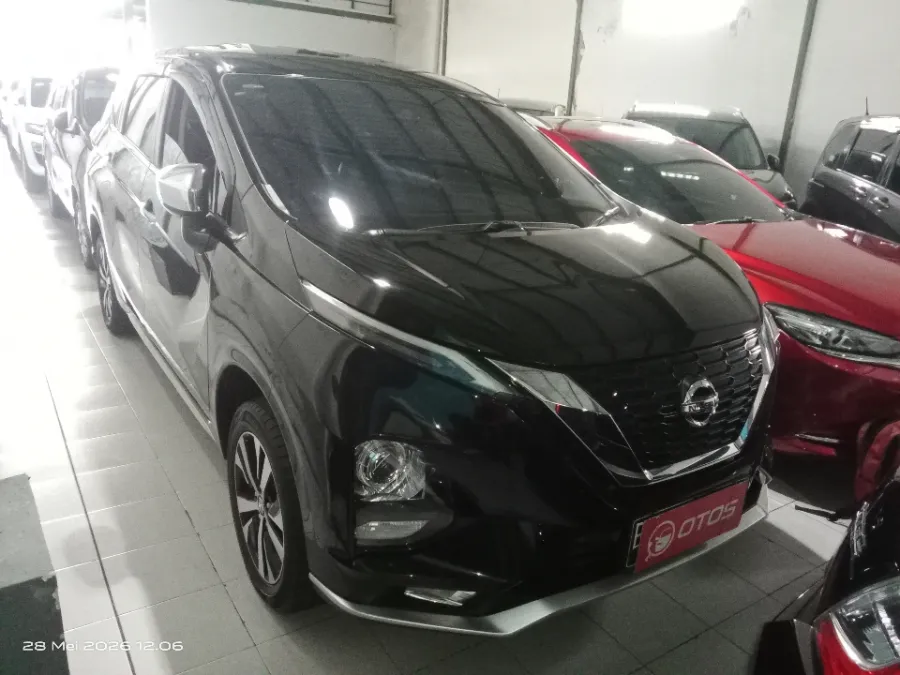 Foto Mobil Bekas Kanan Depan Nissan Livina 1.5 VL tahun 2020