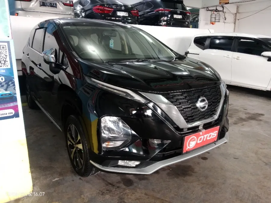 Foto Mobil Bekas Kanan Depan Nissan Livina 1.5 VL tahun 2020