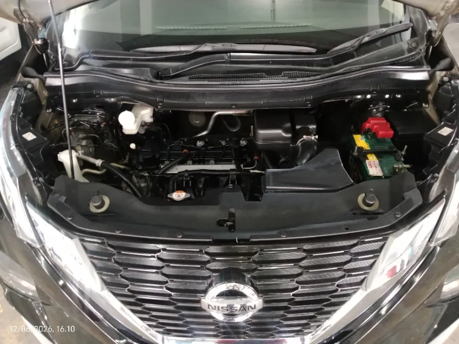Foto Mobil Bekas Mesin Nissan Livina 1.5 VL tahun 2020
