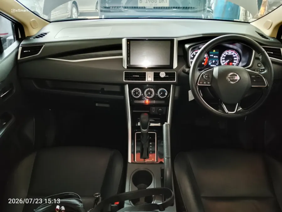 Foto Mobil Bekas Dashboard Nissan Livina 1.5 VL tahun 2021