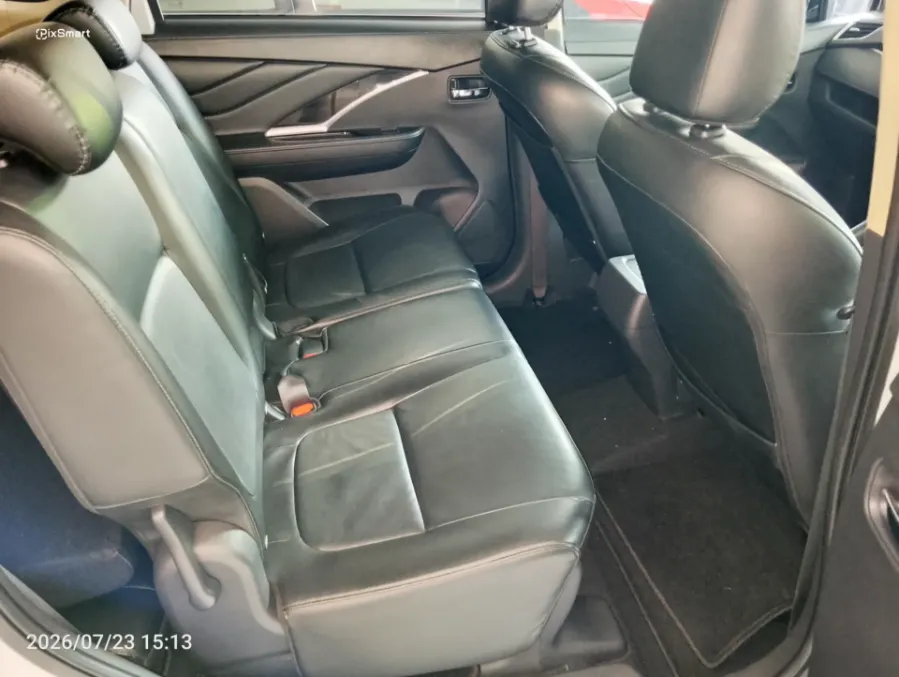 Foto Mobil Bekas Kabin Belakang Nissan Livina 1.5 VL tahun 2021