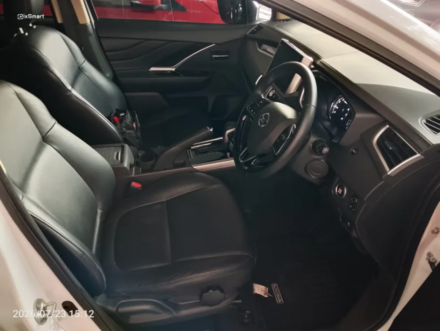 Foto Mobil Bekas Kabin Depan Nissan Livina 1.5 VL tahun 2021