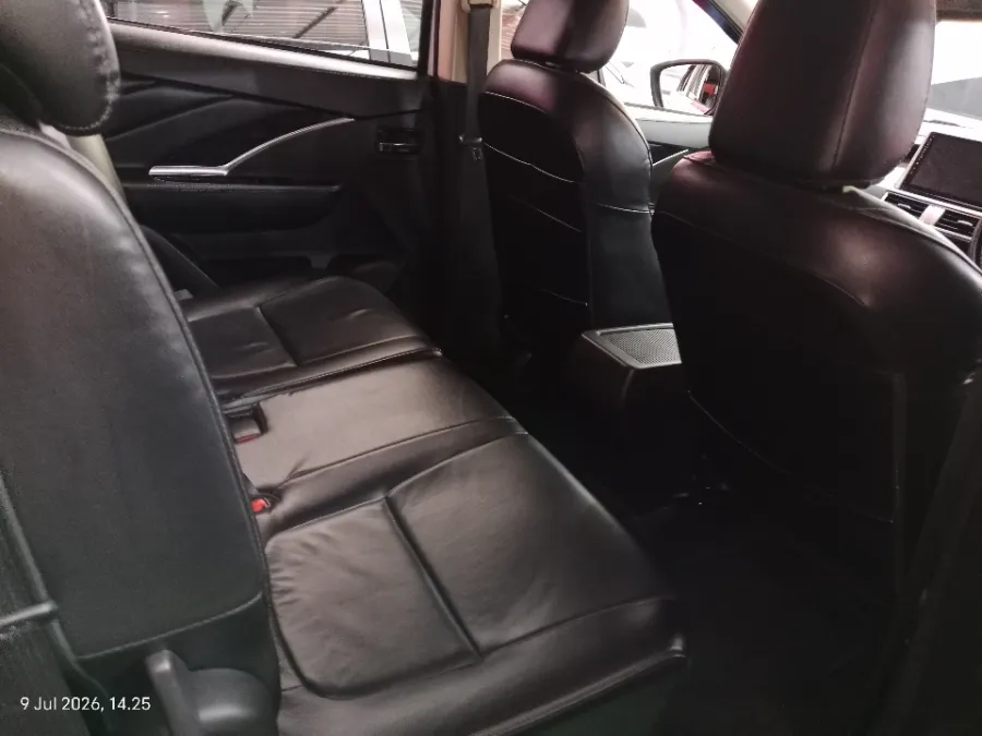 Foto Mobil Bekas Kabin Belakang Nissan Livina 1.5 VL tahun 2022