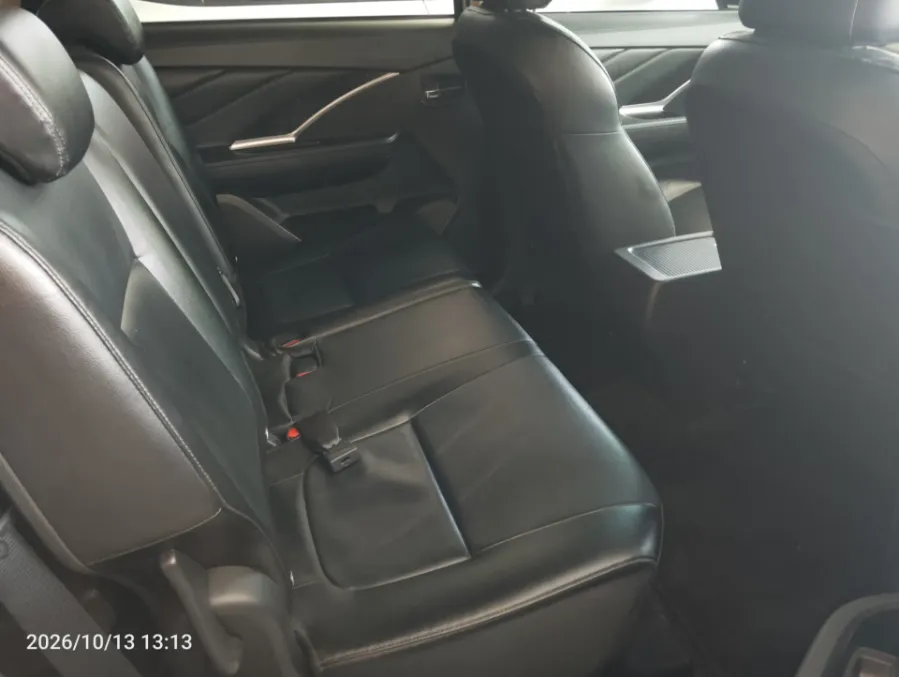 Foto Mobil Bekas Kabin Belakang Nissan Livina 1.5 VL tahun 2024