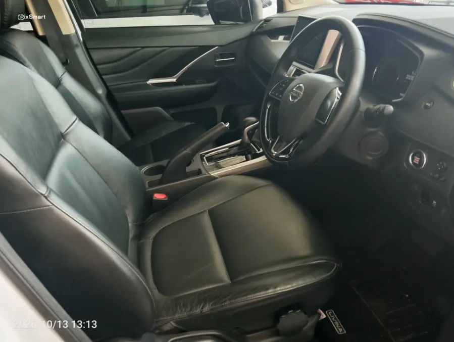 Foto Mobil Bekas Kabin Depan Nissan Livina 1.5 VL tahun 2024