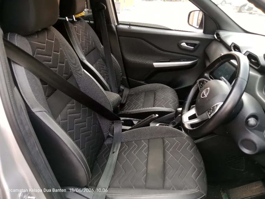 Foto Mobil Bekas Kabin Depan Nissan Magnite 1.0 Turbo tahun 2021