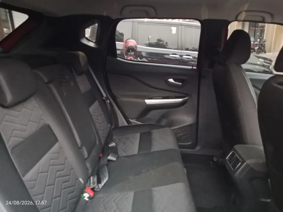 Foto Mobil Bekas Kabin Belakang Nissan Magnite 1.0 Turbo tahun 2023